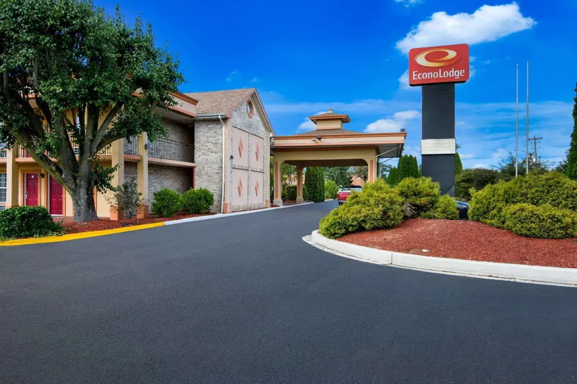 Econo Lodge Princess Anne - Image 1