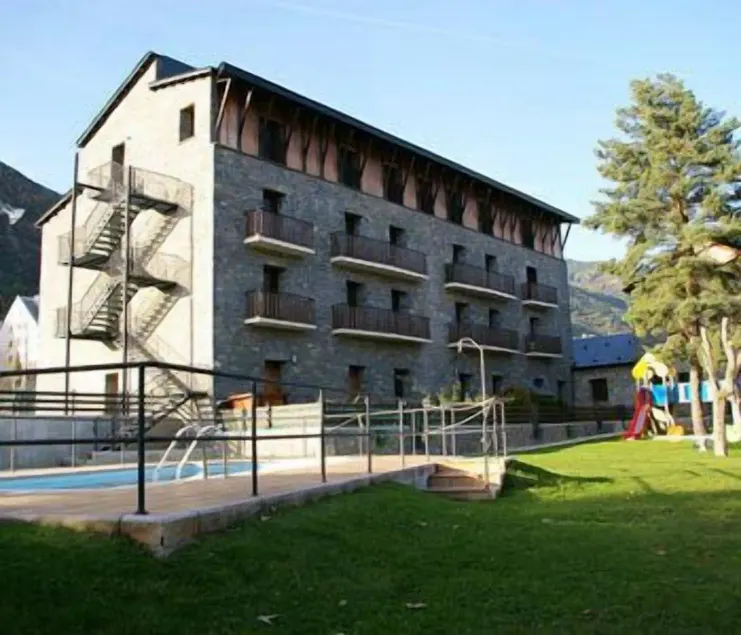 Roca Nevada Suites - Image 1