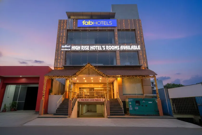 Fabhotel High Rise Near Airport - Image 1