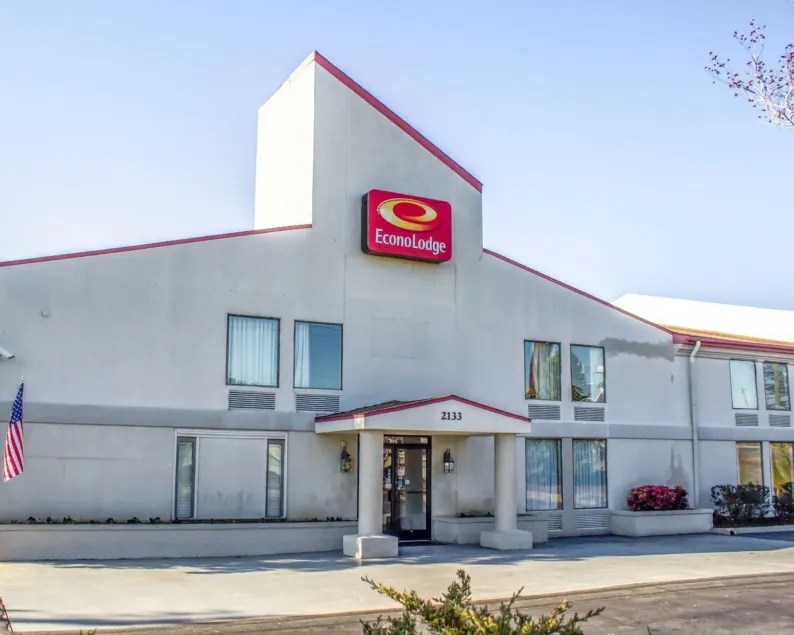 Econo Lodge Burlington I-40 - Image 1