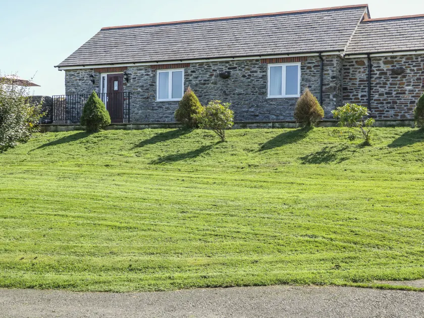 Middle Barn - Image 1