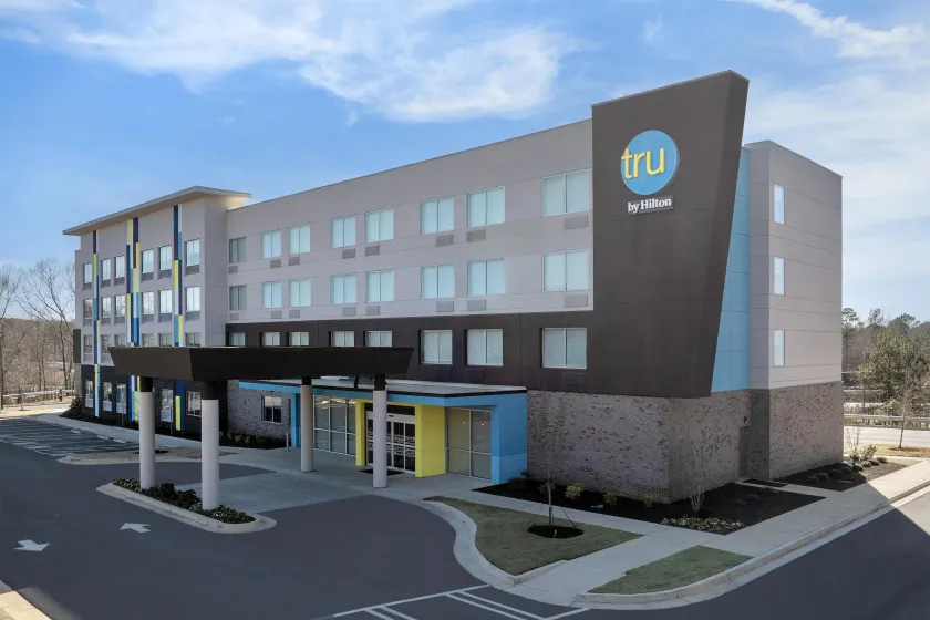 Tru by Hilton Stockbridge Eagles Landing - Image 1