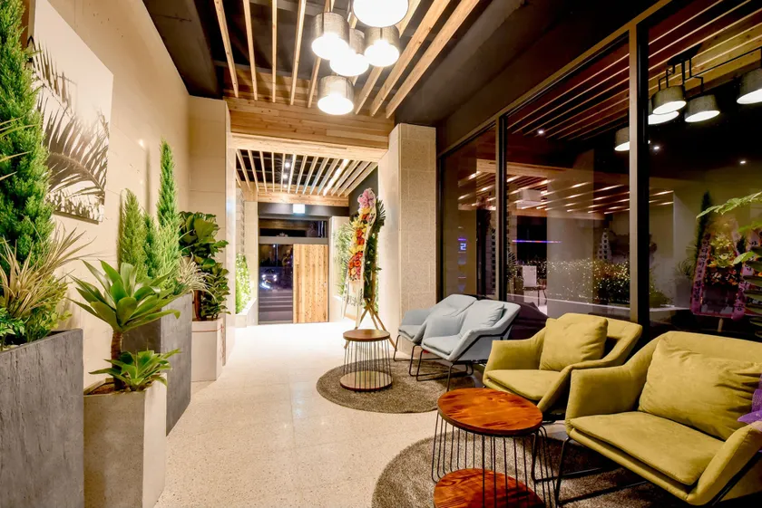 Blanc Business Hotel - Image 1