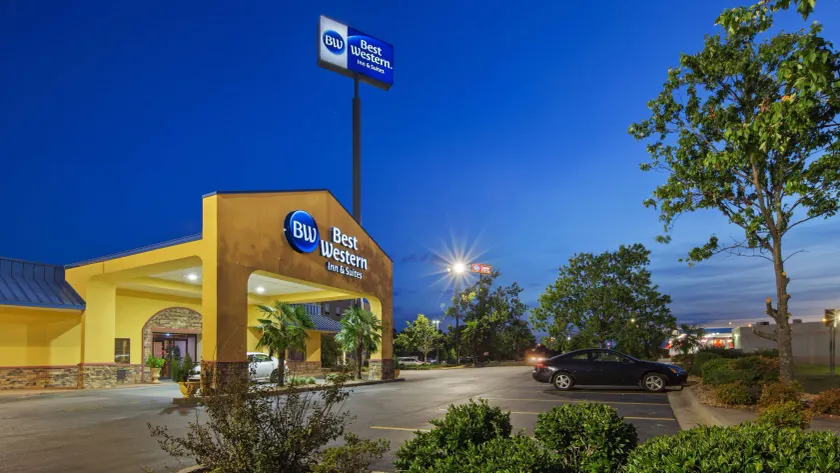 Best Western Inn & Suites - Image 1