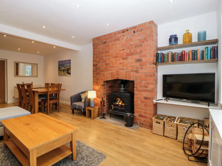 17 Sands Close - Image 1