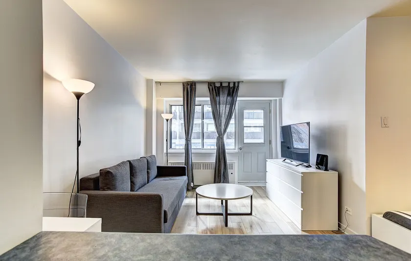 Destination Stays McGill Plaza DT MTL - Image 1