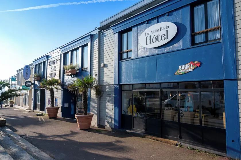 LOGIS HOTEL - La Petite Rade - Image 1