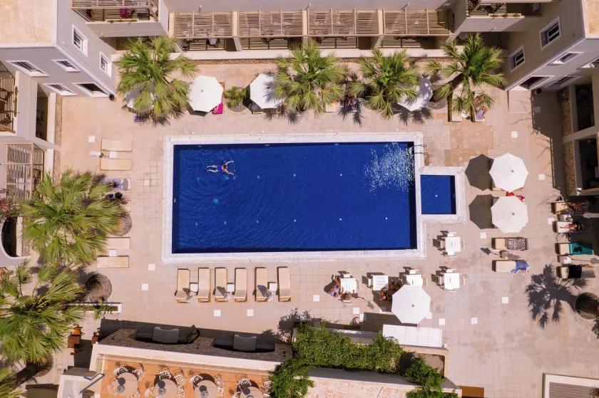 Rose Bay Hotel - Image 1