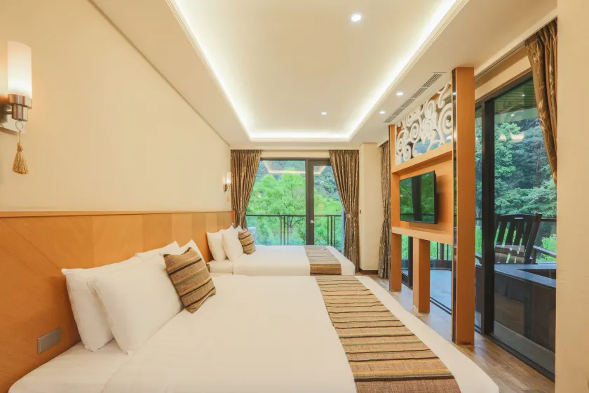 Sunrise Hot Spring Hotel - Image 1