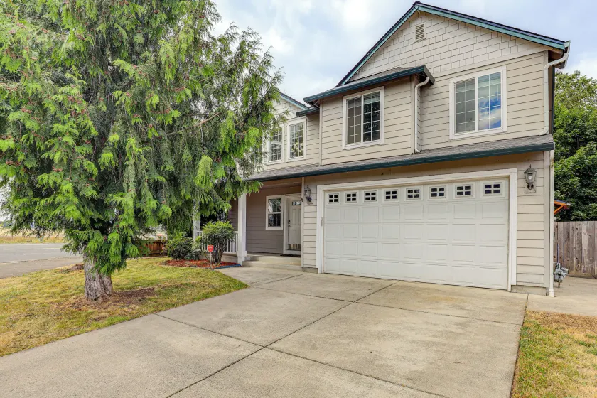 East Vancouver Home Near Trails & Lacamas Lake - Image 1