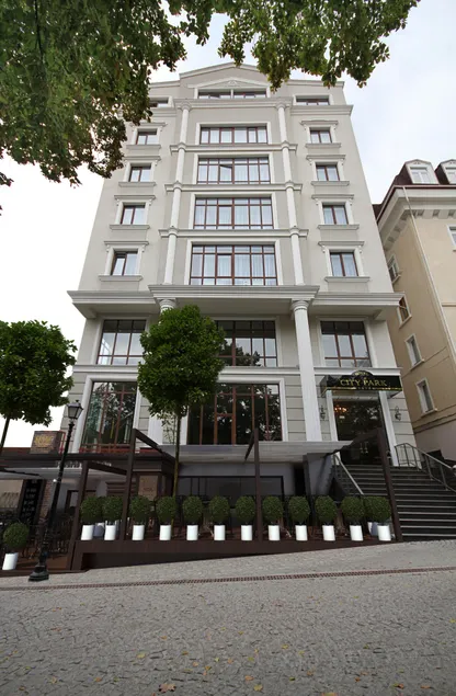 City Park Hotel - Image 1