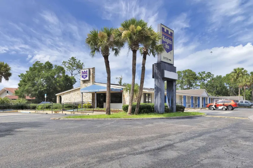 Knights Inn Jacksonville at Dix Ellis Trail - Image 1