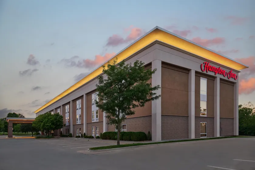 Hampton Inn Lawrence - Image 1