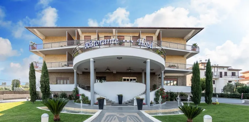 Hotel Aquila - Image 1