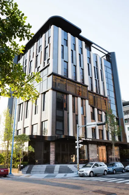 Boda Hotel - Image 1