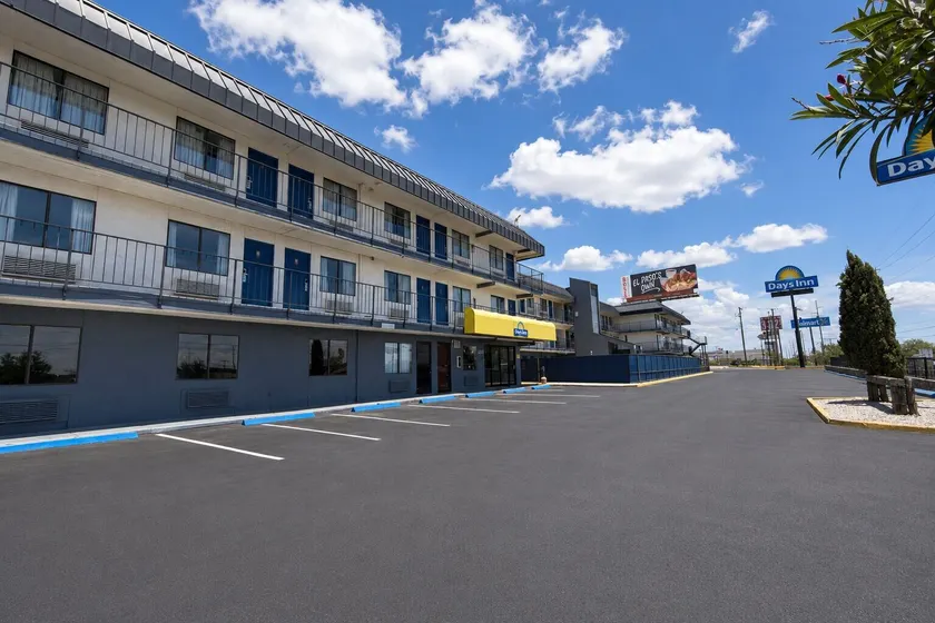 Days Inn by Wyndham El Paso I-10 East - Image 1
