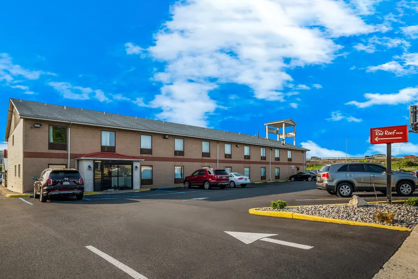 Red Roof Inn Allentown South - Image 1