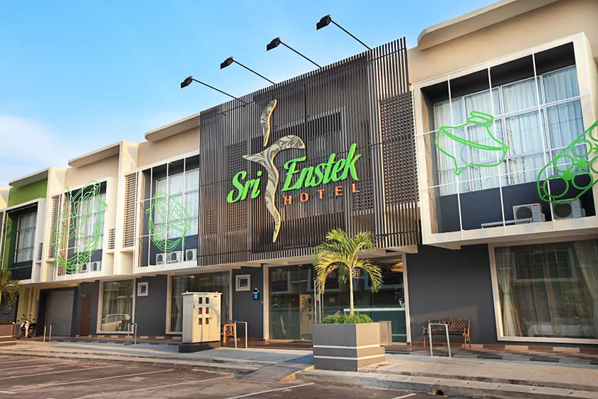Sri Enstek Hotel KLIA, KLIA 2 & F1 - Image 1