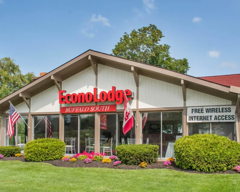 Econo Lodge South - Image 1