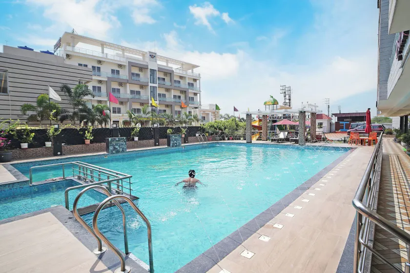 Royal Palace Beach Resort - Image 1