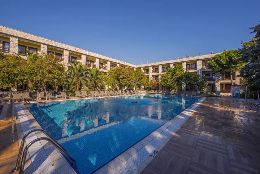 Iris Hotel & Spa - Image 1