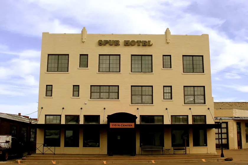 Spur Hotel - Image 1