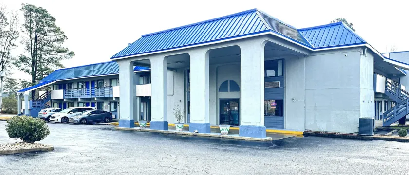 Rodeway Inn & Suites Plymouth Hwy 64 - Image 1