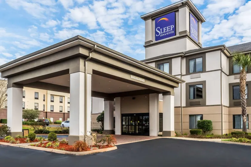 Sleep Inn & Suites Dothan North - Image 1
