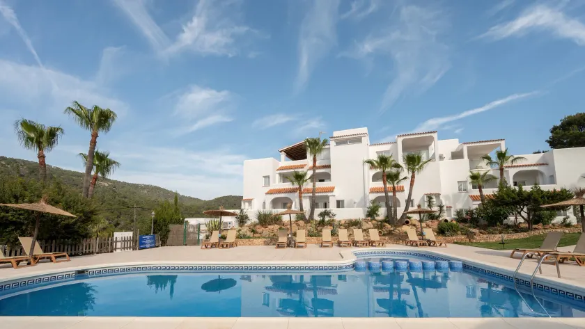 Apartamentos Blanco Sol - Image 1