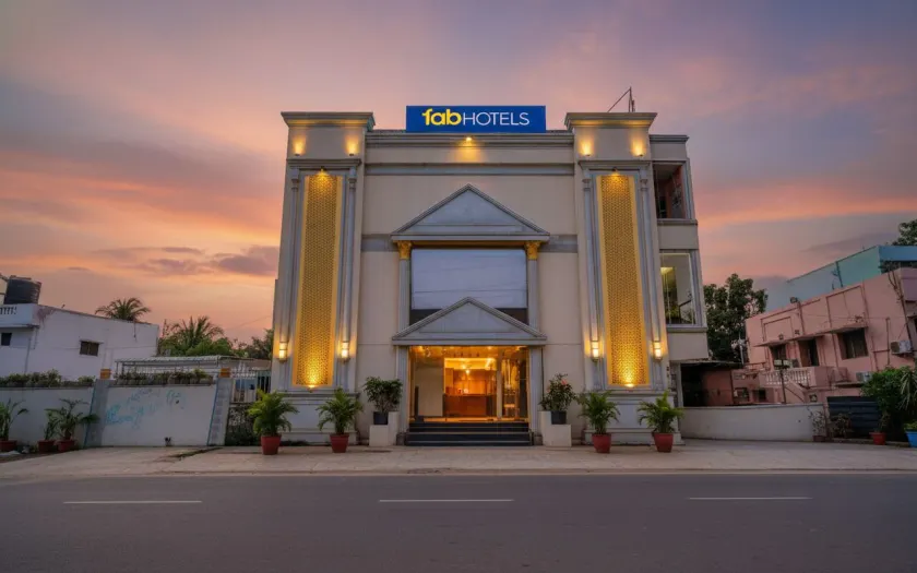 FabHotel Aishwarya Inn - Image 1