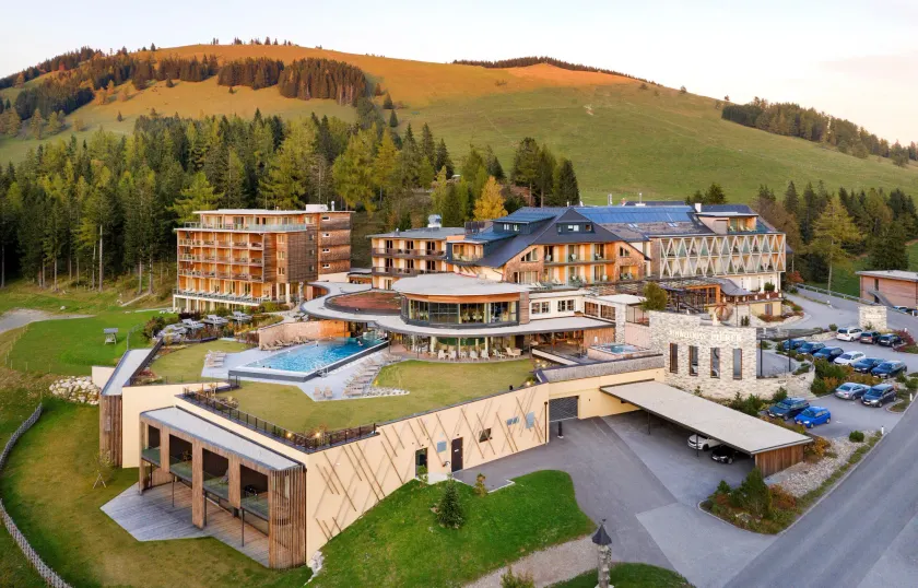 Almwellness Hotel Pierer - Image 1