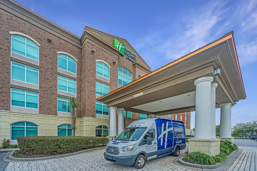 Holiday Inn Express & Suites Charleston Arpt-Conv Ctr Area by IHG - Image 1