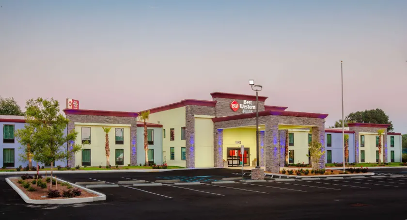 Best Western Plus Hardeeville Inn & Suites - Image 1