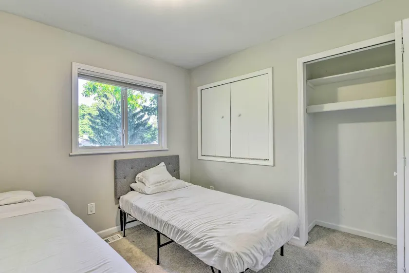 Pet-Friendly Michigan Home: 5 Mi to State Park! - Innvendig
