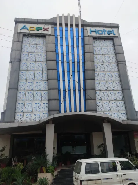 Apex Hotel - Image 1