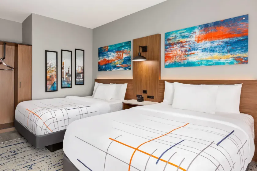 La Quinta Inn & Suites by Wyndham Mount Laurel Moorestown - Image 1