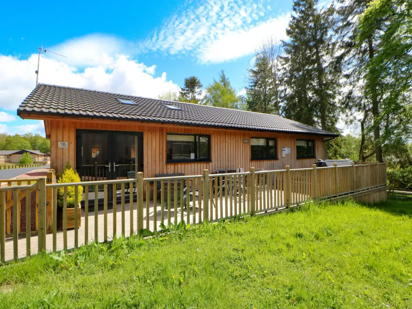 Broken-Sky Lodge - Image 1