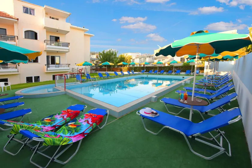 Anixis Hotel & Apartments - Image 1