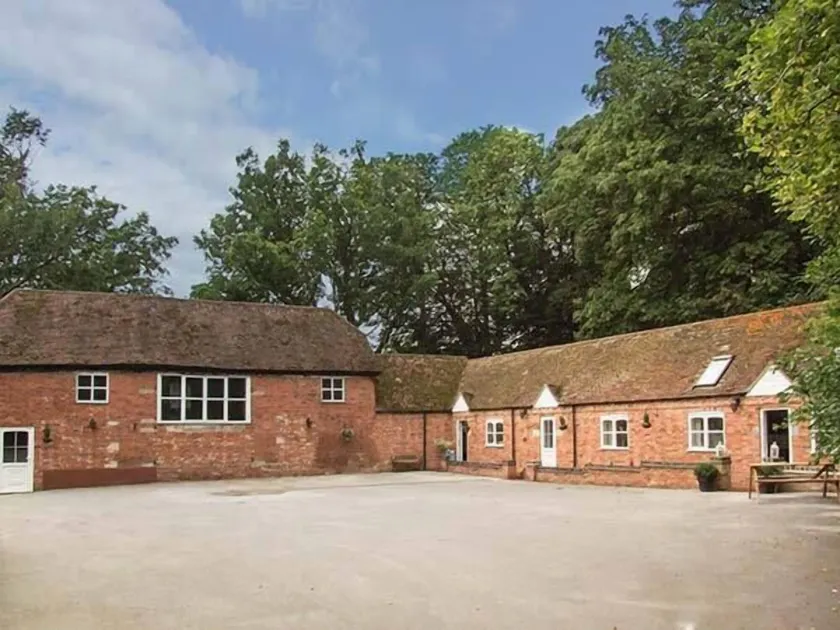 Finwood Cottage 1 - Image 1