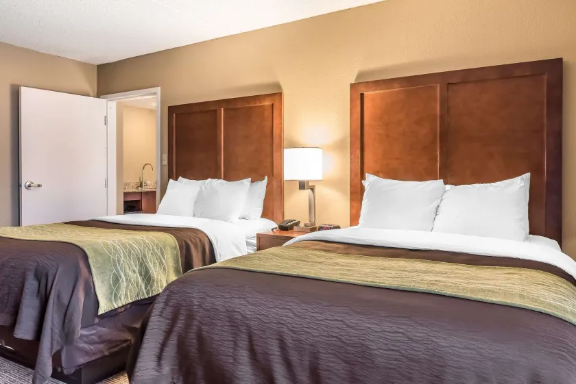 Comfort Inn & Suites Piqua-Near Troy-I75 - Image 1