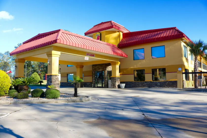 Super 8 by Wyndham Dublin - Image 1