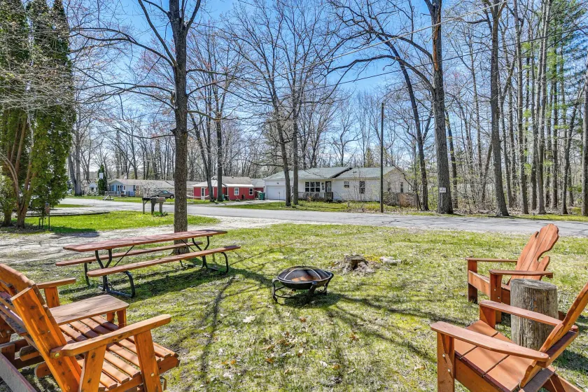 Family-friendly Cottage: Walk to Lake Access! - Image 1