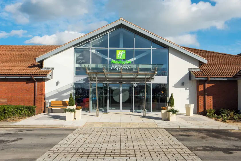 Holiday Inn Express Portsmouth – North by IHG - Image 1
