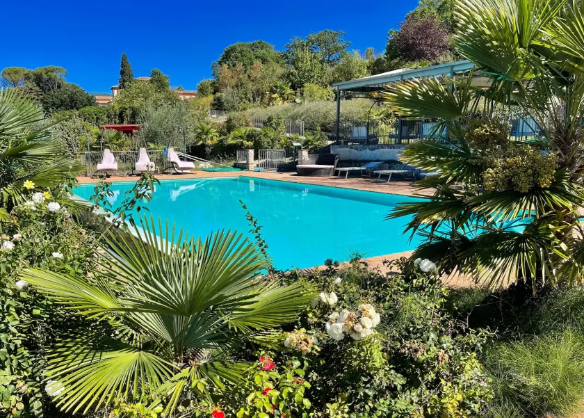 Apt 6 - Magical Grounds With Pool Jacuzzi Sleeps 4 - Image 1