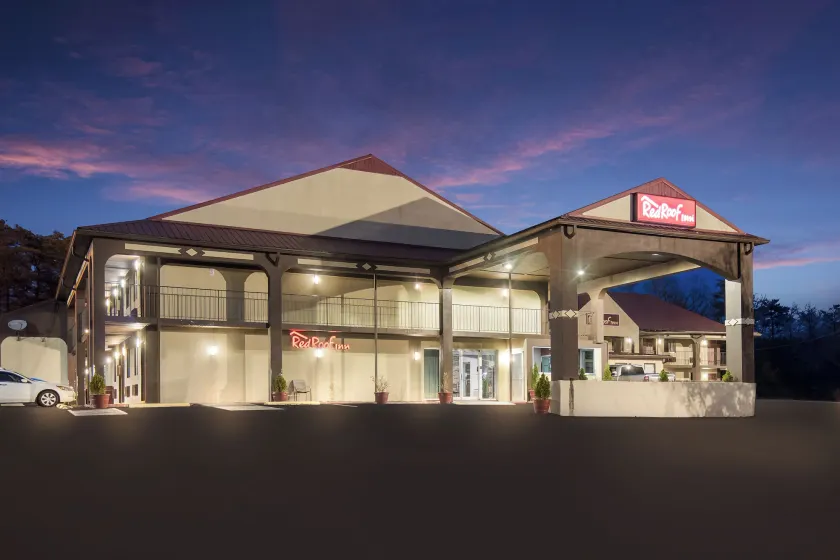 Red Roof Inn Crossville - Image 1