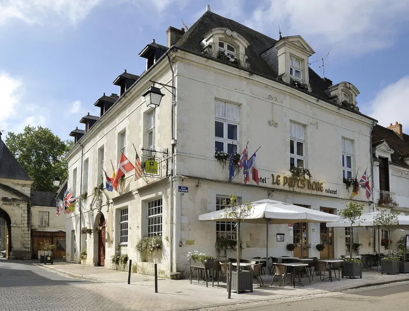 Logis Hôtel Restaurant Le Puits Doré - Image 1