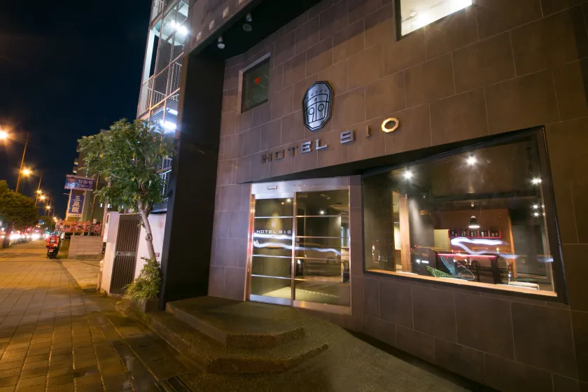 HOTEL 910 - Image 1