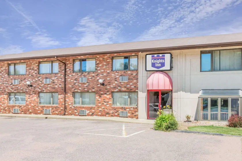Knights Inn & Suites South Sioux City - Image 1