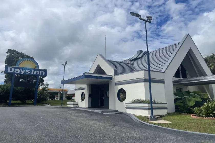 Days Inn by Wyndham Ocala North - Image 1