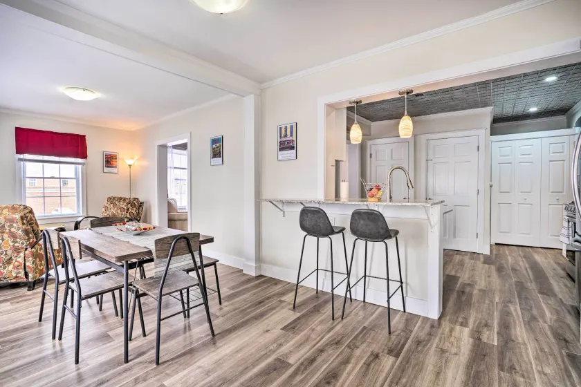 Dog-friendly Downtown Auburn Vacation Rental! - Interiör